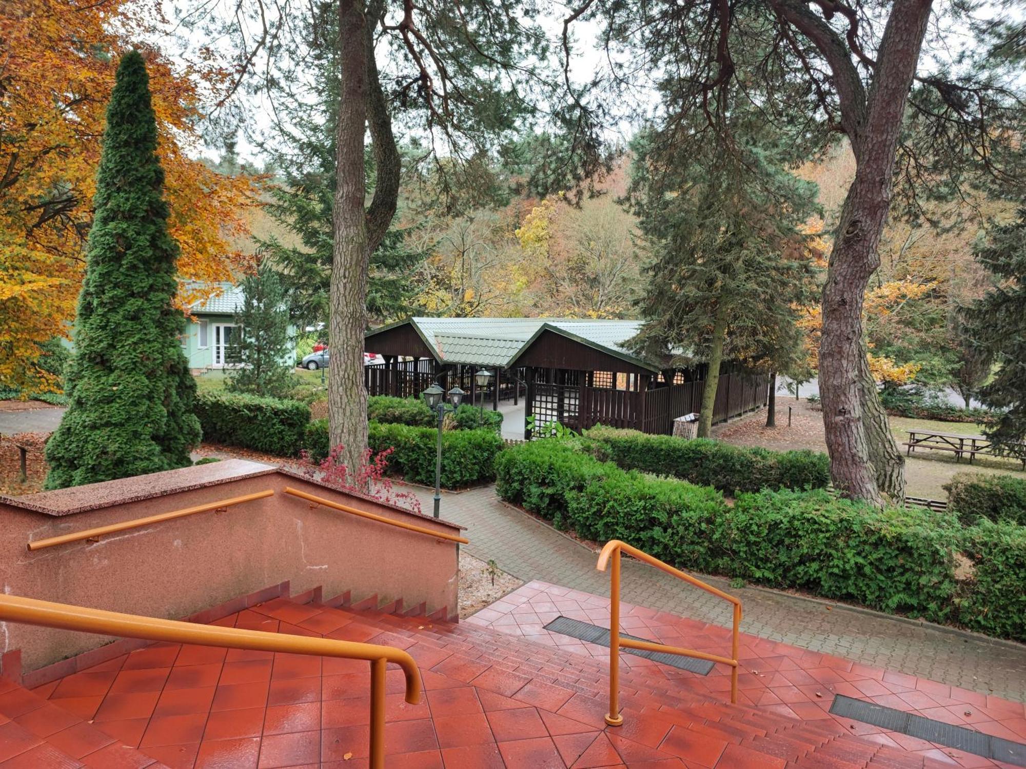 Lesny Osrodek Szkoleniowy W Puszczykowie Puszczykowo Exterior photo